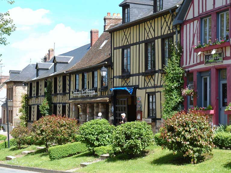 Le Bec HELLOUIN adorable petit village de Normandie : FRANCE